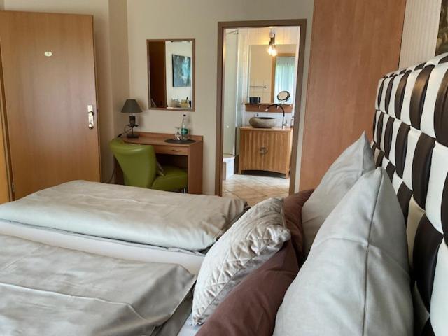 Zu Jeddelohs Lodge Hotel Gladenbach エクステリア 写真